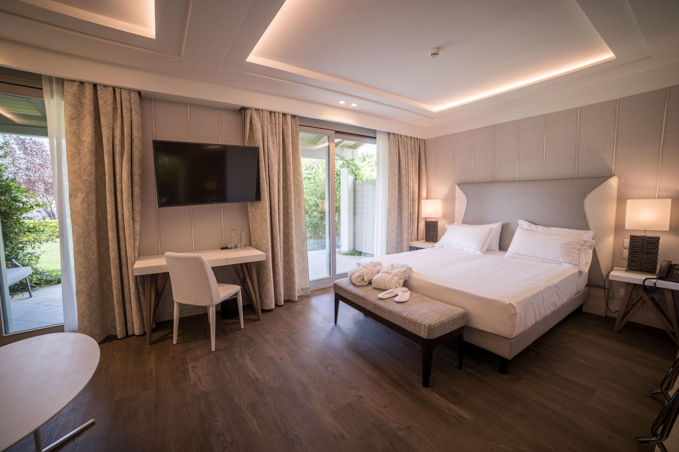 Splendido Bay Luxury Spa Resort Padenghe sul Garda Exterior photo
