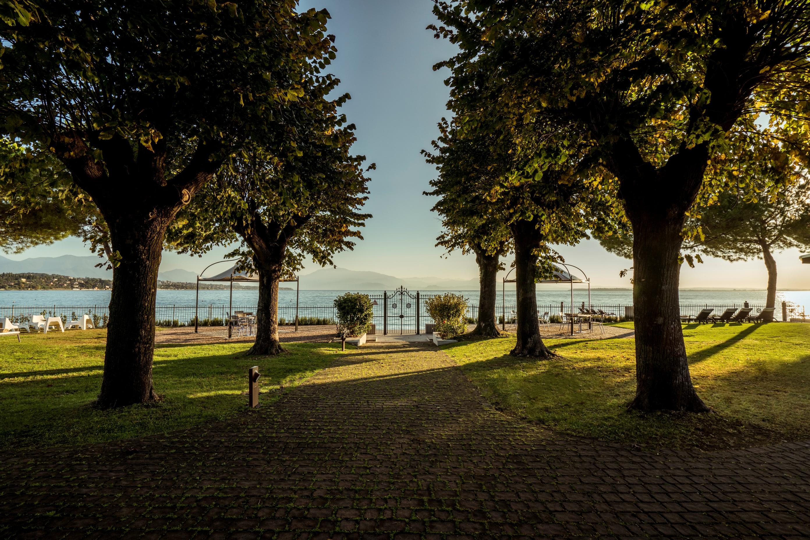 Splendido Bay Luxury Spa Resort Padenghe sul Garda Exterior photo